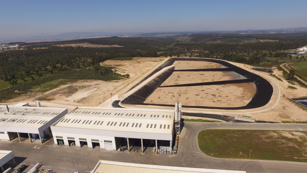 FCC ámbito desenvolve uma nova célula de aterro para resíduos perigosos na ECODEAL (Chamusca, Portugal)